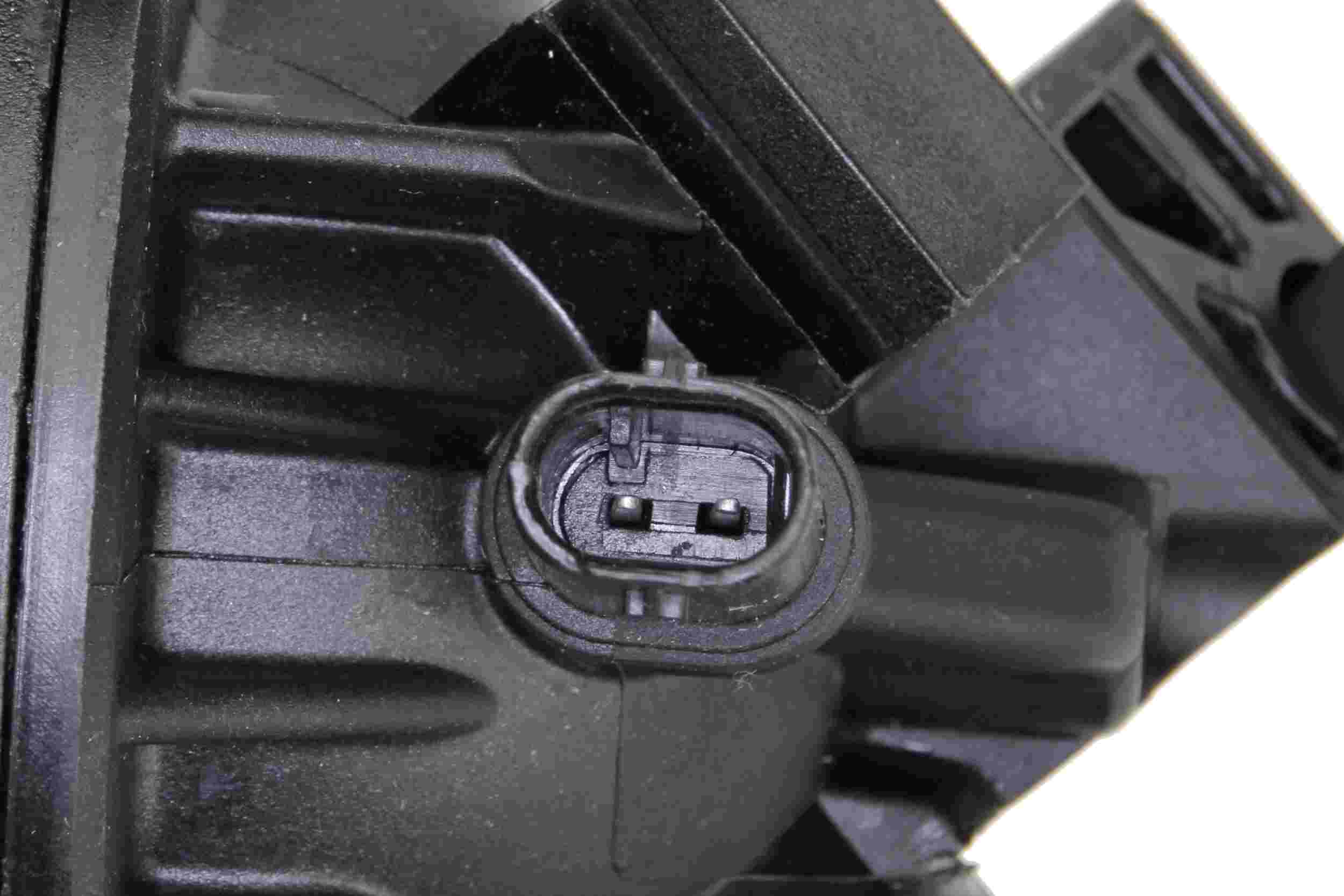BMW F10 535i Engine Cooling Thermostat By Uro 11538671516 – image 3