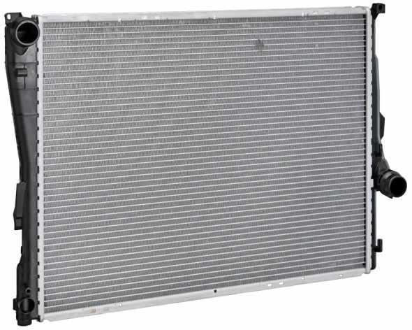 BMW E46 3-Series Radiator By Behr OEM 17119071519 or 17119071518 – image 3