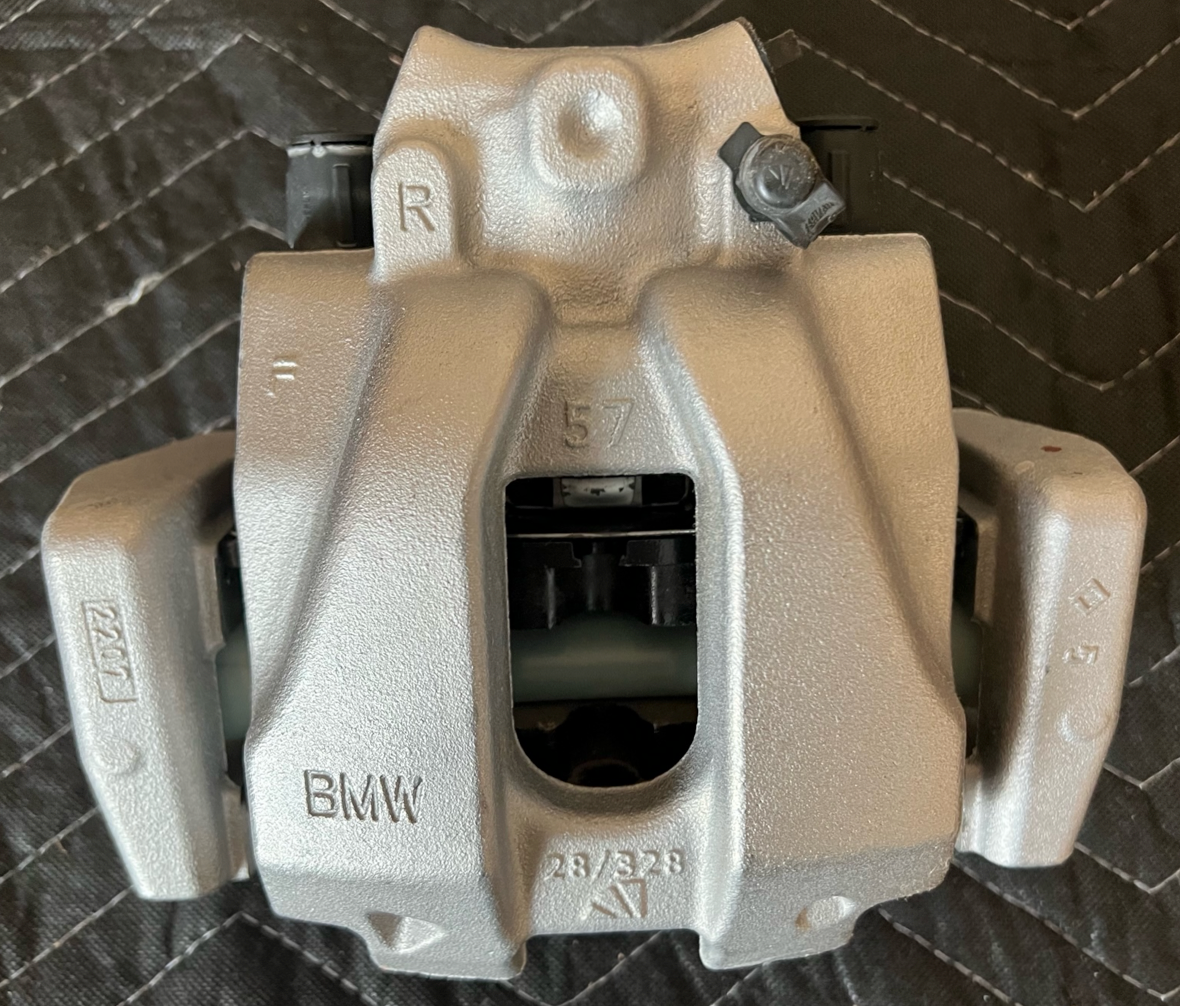 BMW F25 X3/X4 New Front Brake Caliper W/Pads OEM 34106790921 or 34106790922 – image 2