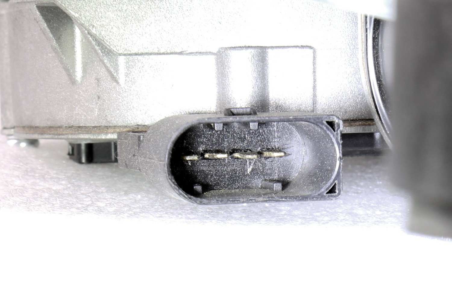 BMW E60/E61 5-Series Windshield Wiper Linkage With Motor By Vaico 61617194029 – image 4
