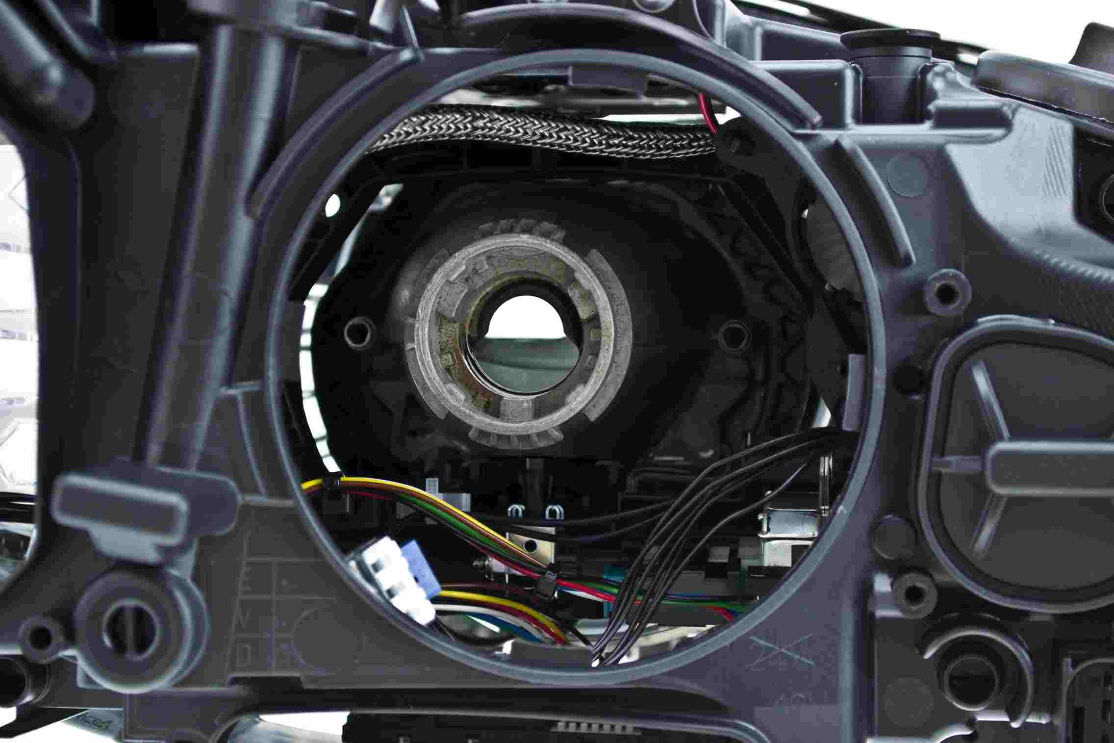 BMW F10 5-Series Xenon Headlight Assembly OEM 63117271903 or 63117271904 – image 4