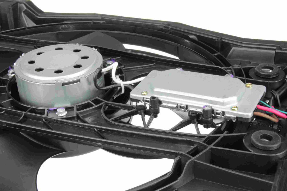 BMW E46 3-Series Auxiliary Engine Cooling Fan (Pusher Fan) By Uro 64546988913 – image 3