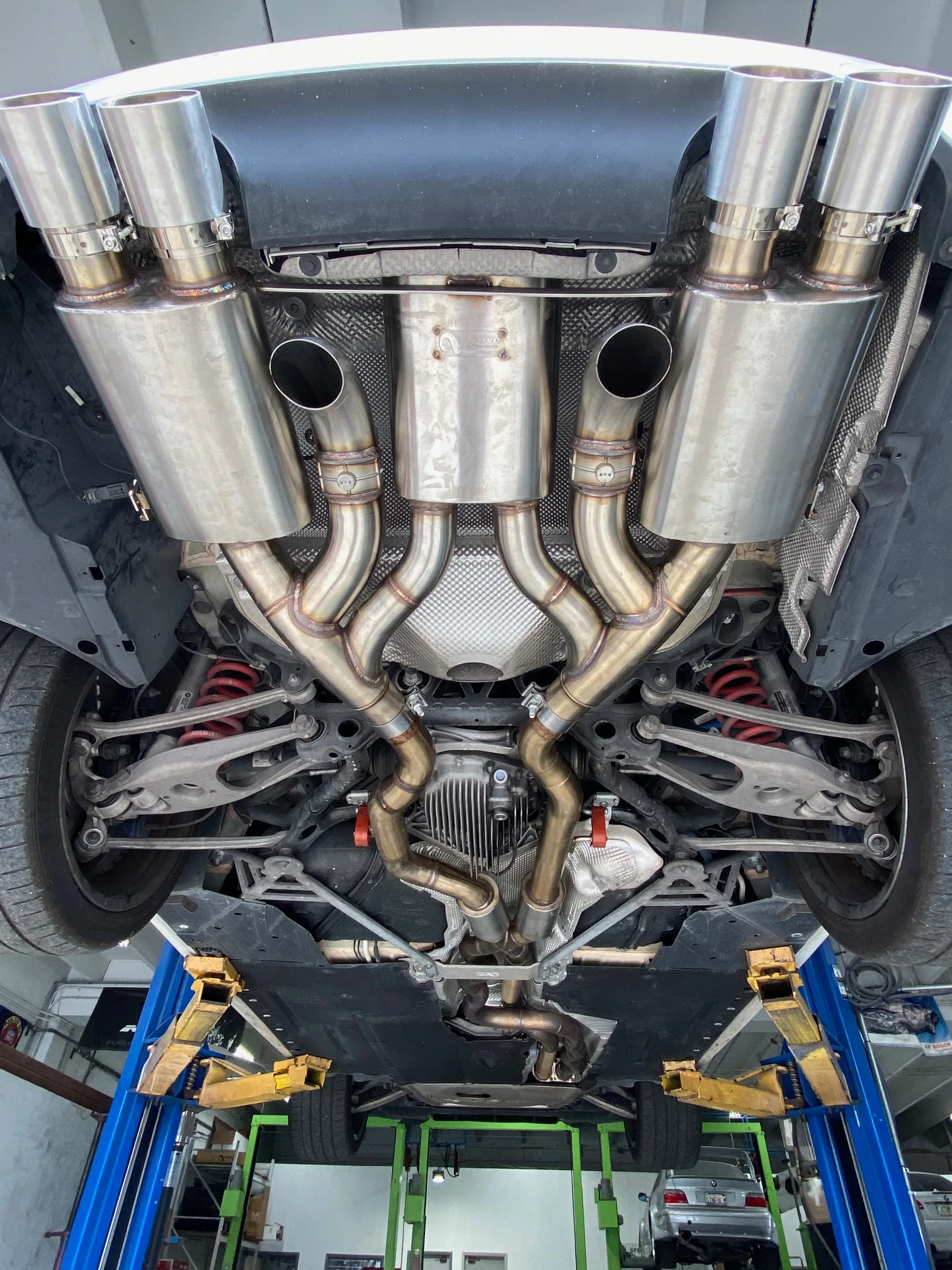 MAAD MAXX - F8X BMW M3 & M4 REAR EXHAUST SECTION - 3 CAN VALVED 11-073 – image 4