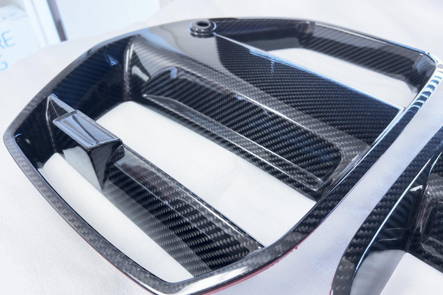 Stradale Design G8X M3/M4 GT3 DRY CARBON FRONT GRILL (COMPATIBLE WITH DRIVER ASSISTANT PRO) – image 2