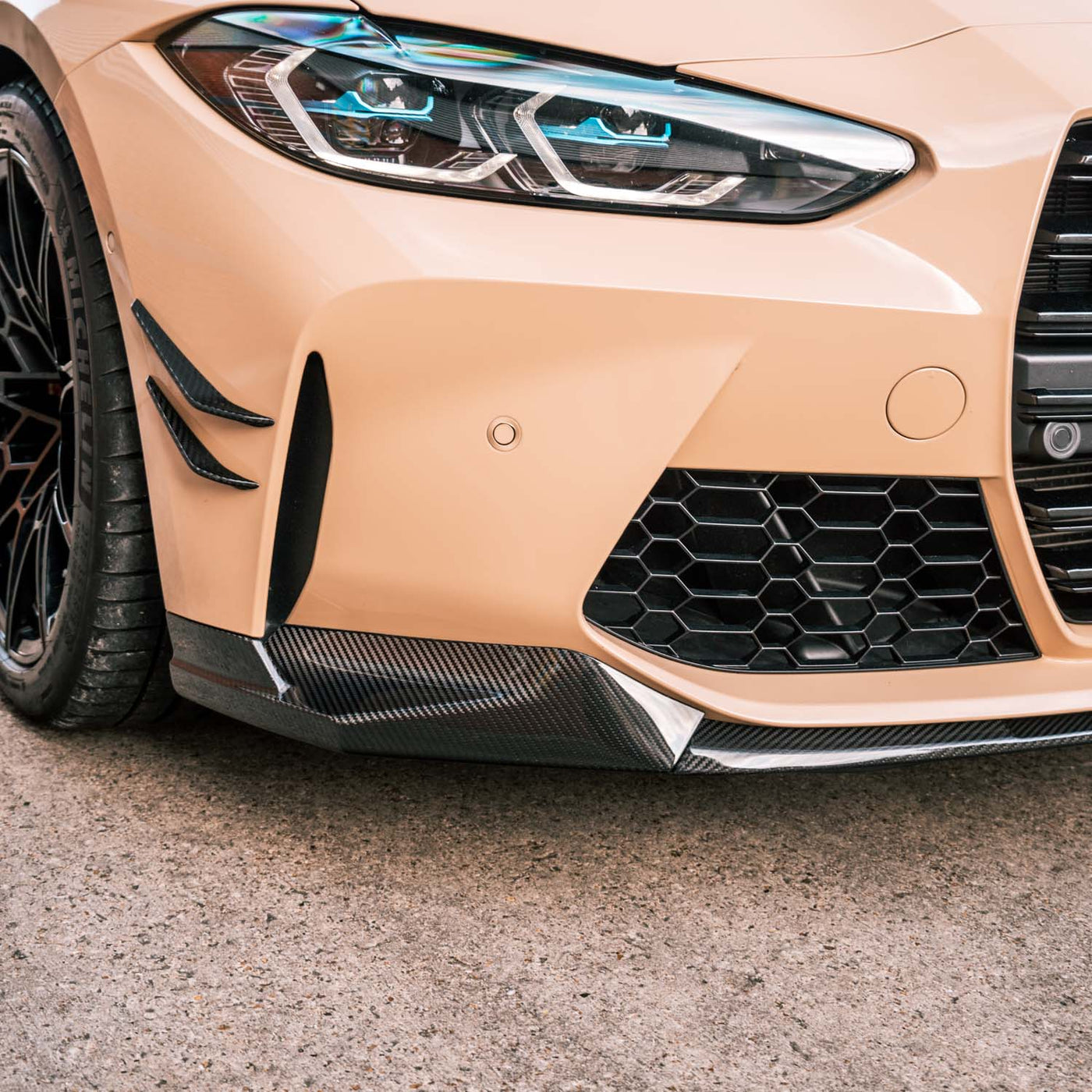 R44 MHC BMW G8X M3 M4 PERFORMANCE STYLE IN PRE PREG CARBON FIBRE FRONT SPLITTER FOR G80 & G82 – image 4