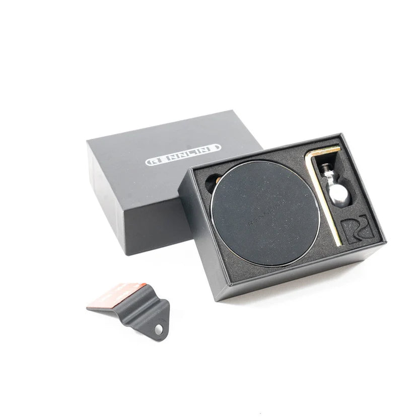 Rennline BMW G80/G20 ExactFit Magnetic Phone Mount – image 3