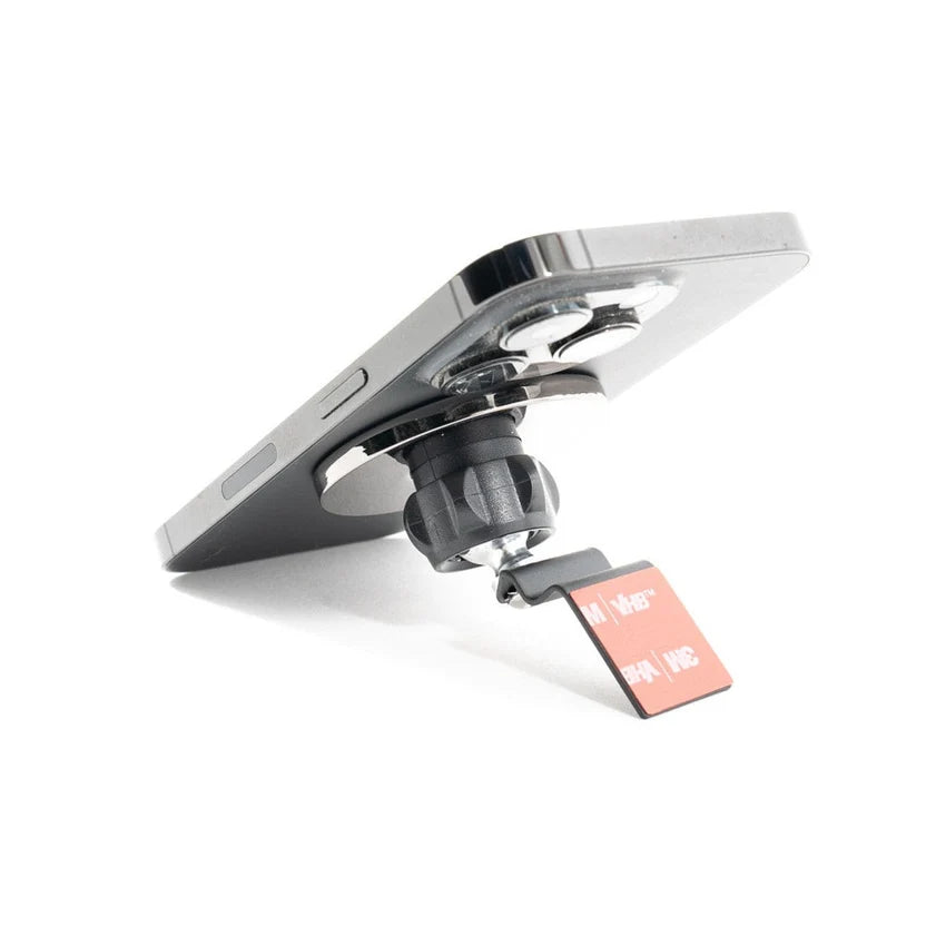 Rennline BMW G80/G20 ExactFit Magnetic Phone Mount – image 4