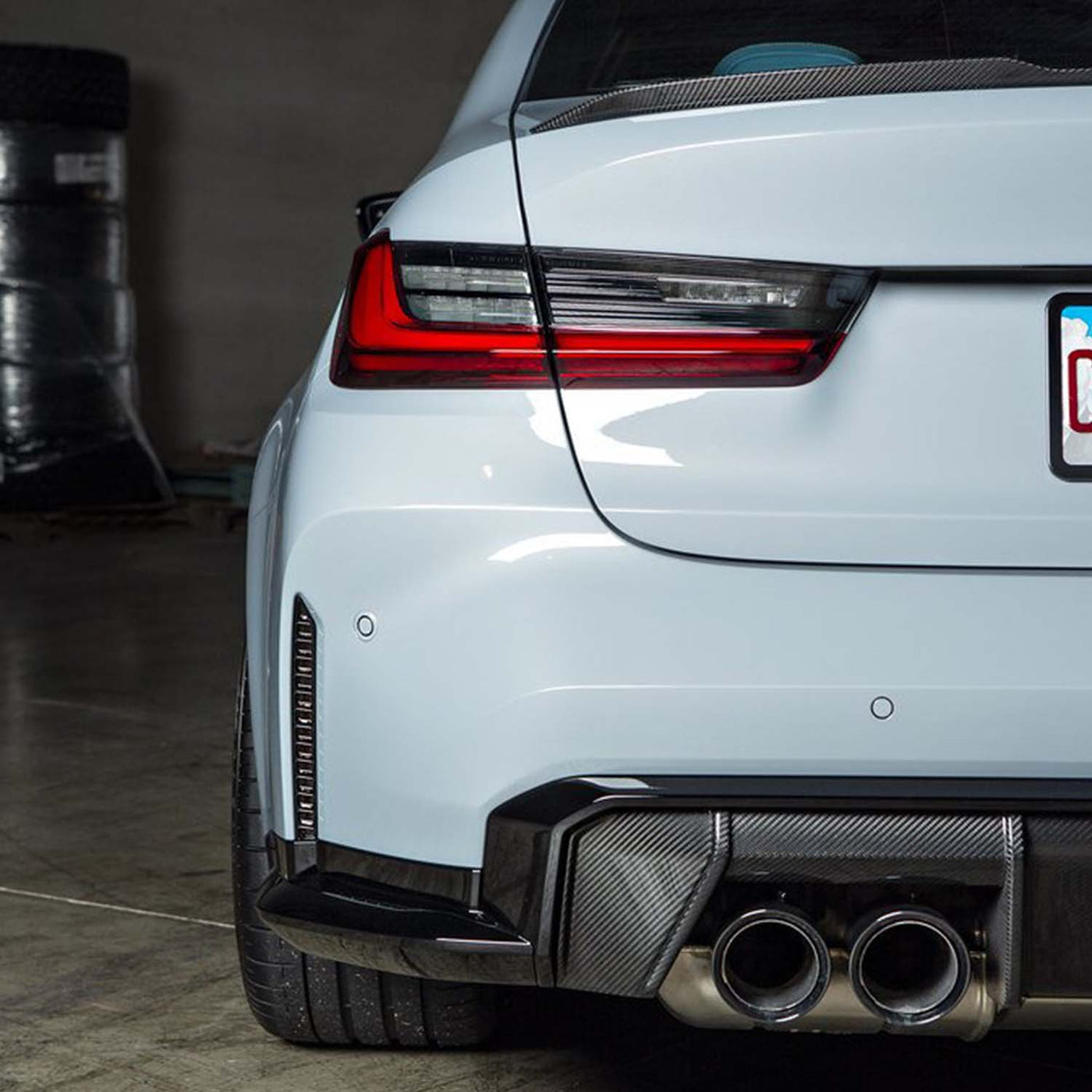 R44 ACEXXON G8X M3 & M4 REAR REFLECTOR INSERTS IN GLOSS BLACK – image 3