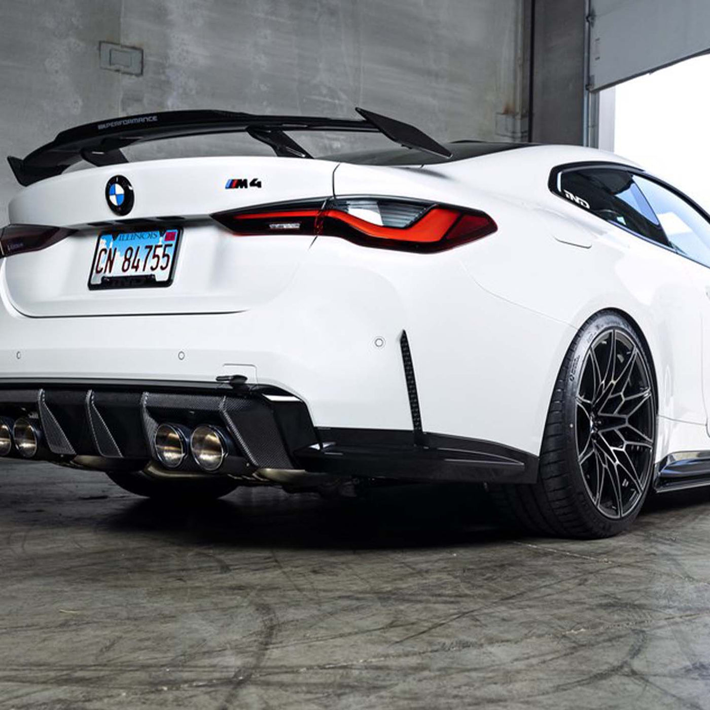 R44 ACEXXON G8X M3 & M4 REAR REFLECTOR INSERTS IN GLOSS BLACK – image 4