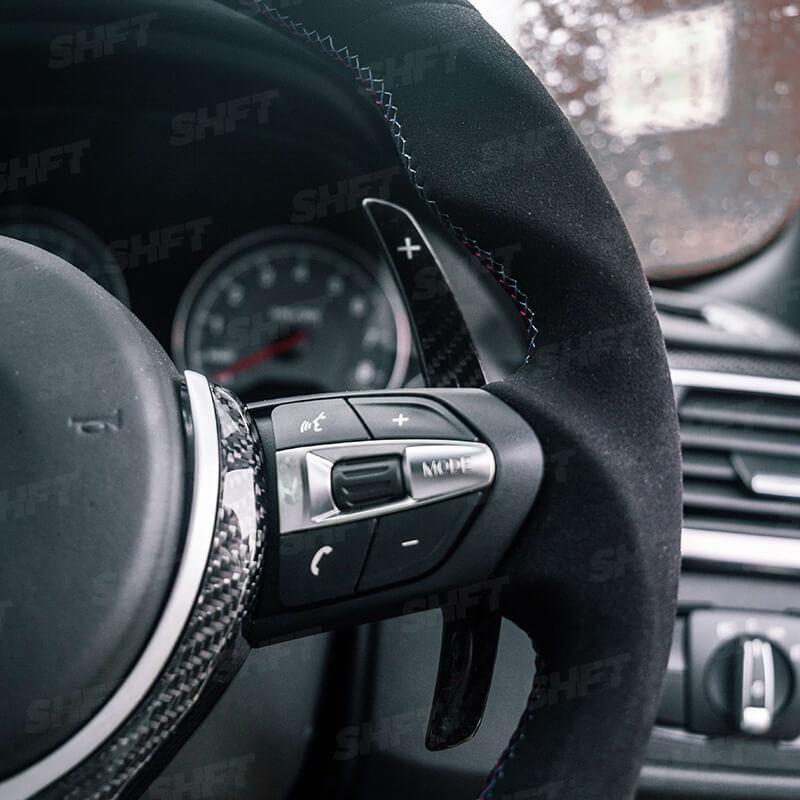 R44 BMW FLAT BOTTOM STEERING WHEEL IN ALCANTARA WITH MOLDED GRIPS AND RED STRIPE – image 5
