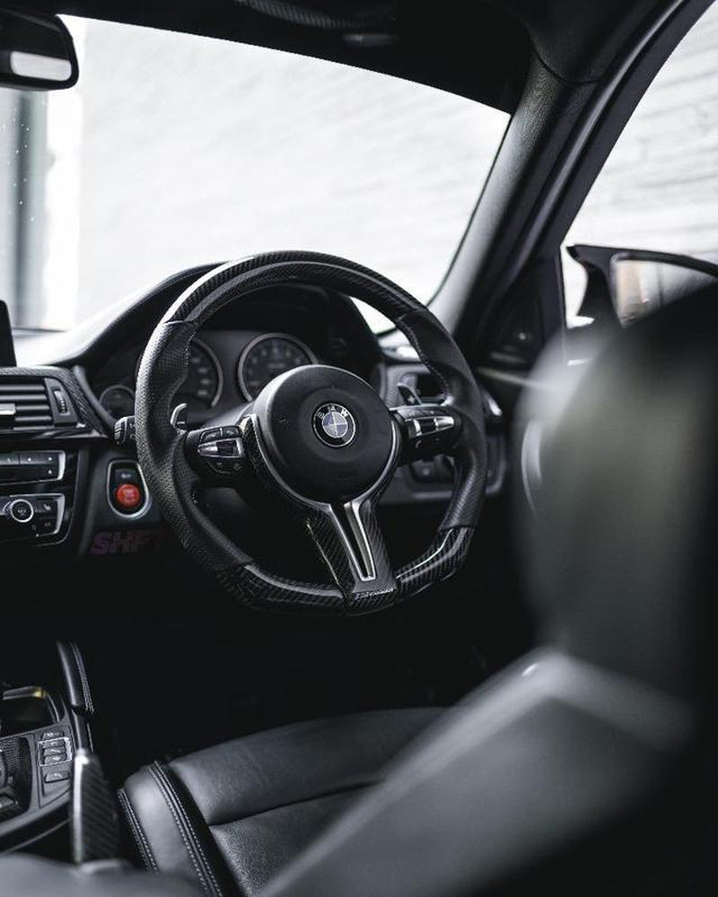 R44 BMW FLAT BOTTOM GLOSS CARBON STEERING WHEEL W/ PERFORATED LEATHER MOLDED GRIPS – image 3